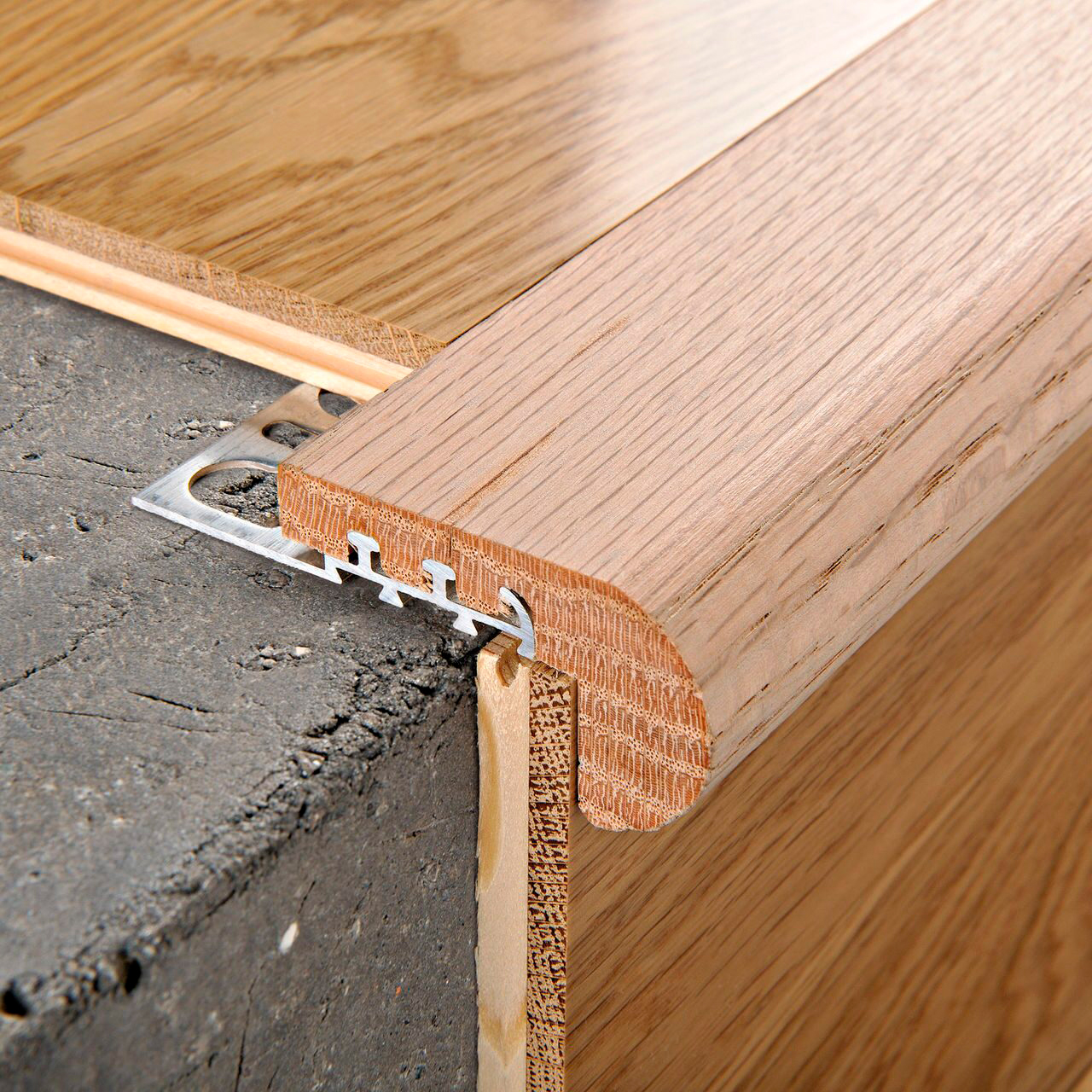 Защитный профиль для ступеней с алюминиевой основой PROSTAIR WOOD PTRW 125
